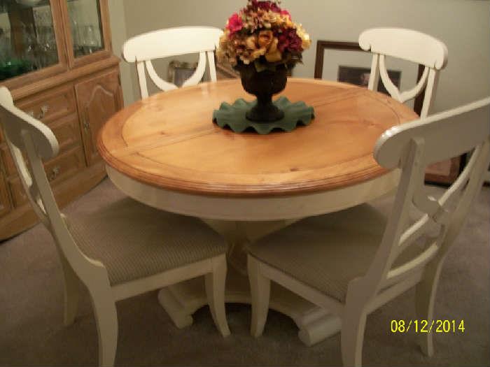 Dining room table with 6/chairs and 1/leaf