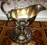 Nice gravey boat
Silver-plate