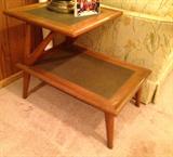 ONE OF TWO MID-CENTURY MODERN END-TABLES