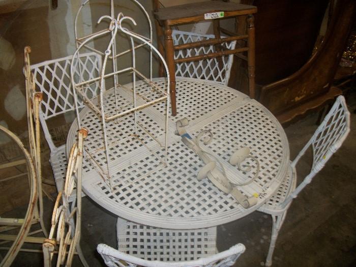  metal patio table and 4 chairs