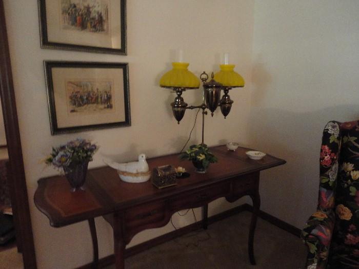 Check out this beautiful brass lamp set and drop leaf desk! Wait till you see it all lit up! 