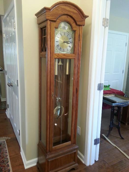 Ridgeway Grandfather Clock - Oak Finish        Includes Owners Manual & Instruction Sheet     Beautiful Condition 
 
