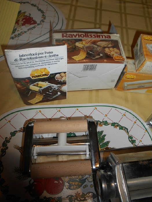 Atlas Pasta machine with many attachments...Great for crafts also with polyamer clay....