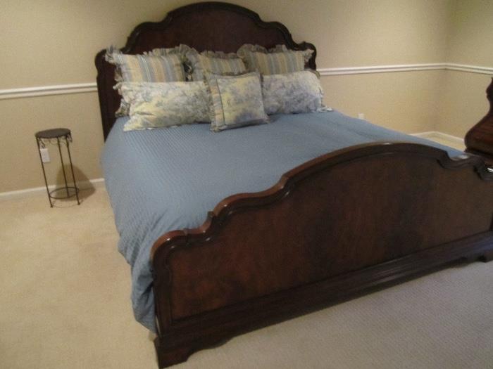 VERY NICE KING SIZE BED AND BEDDING  NO MATTRESS OR BOXSPRING