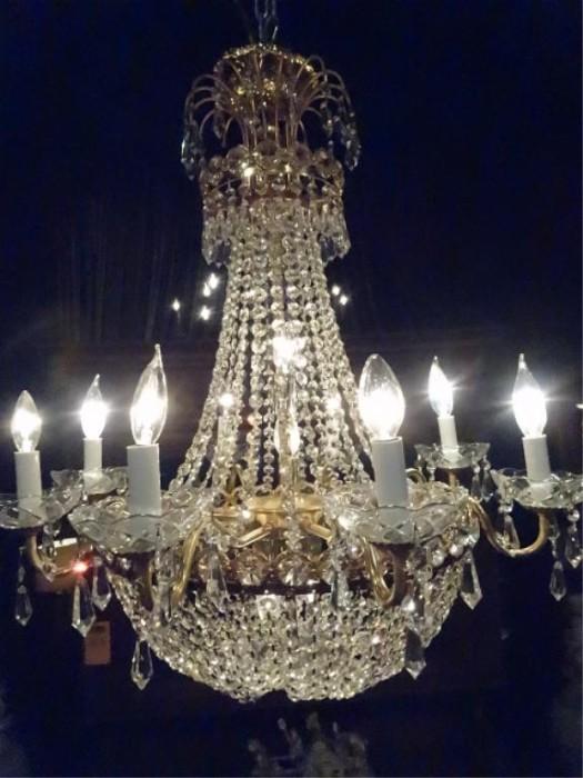 FRENCH EMPIRE STYLE CRYSTAL CHANDELIER, 8 LIGHTS, BRASS BASE