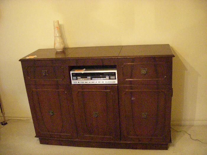 Stereo and stereo cabinet
