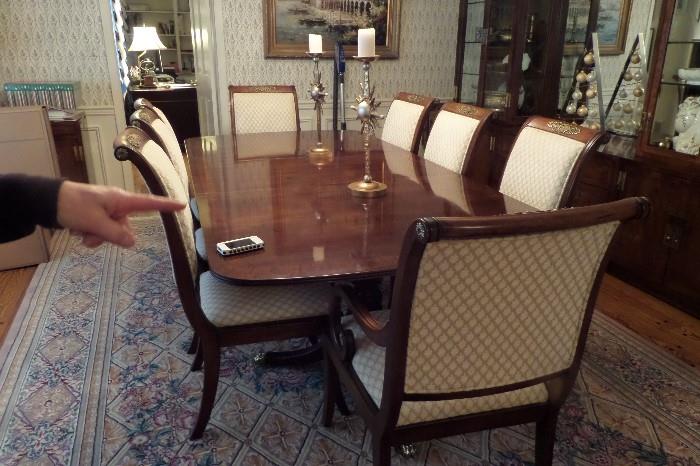 HENREDON DINING TABLE AND CHAIRS