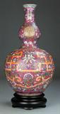 19. CHINESE REPUBLIC PERIOD FAMILLE ROSE PORCELAIN VASE.