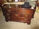 Lane cedar chest