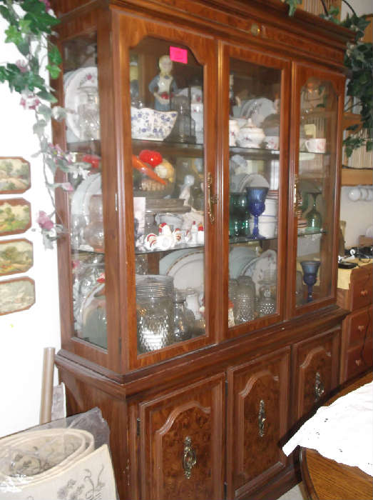 Broyhill Lighted Triple China Cabinet