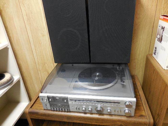 Vintage Magnavox Stereo.Phonograph Dust Cover.Speakers. WORKS!!