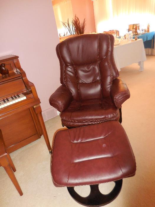 Pleather Swivel Recliner Arm Chair with Ottoman