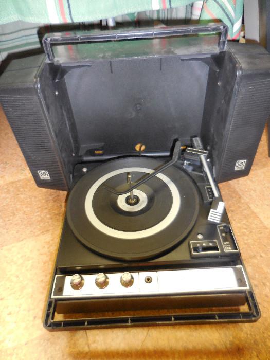 Vintage G.E. Portable Phonograph.Doesnt go on as of today 1/28
