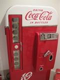 Coca Cola Vendo 10 cent machine, Model H81 D, restored.