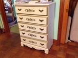 Chest of drawers whit and gold tole painted