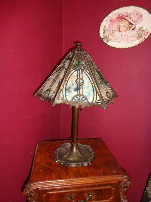 BRADLEY HUBBARD GLASS SLAG LAMP