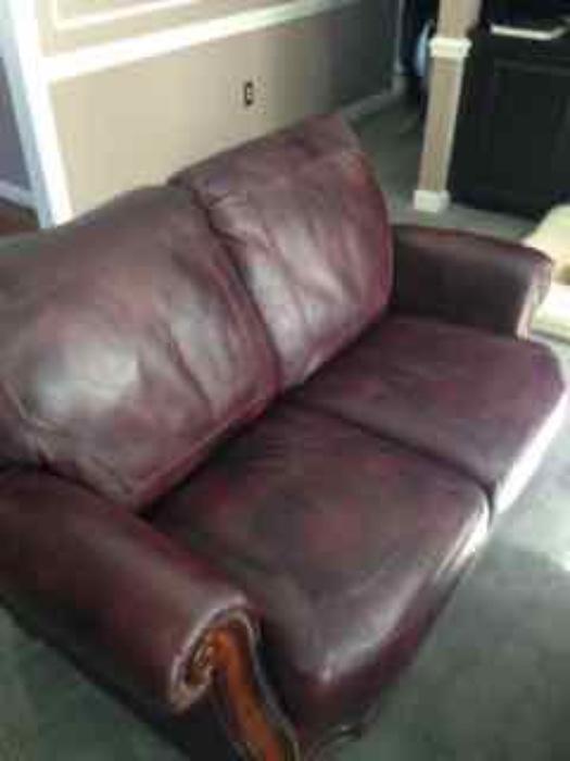 Leather Love Seat in Excellent Shape