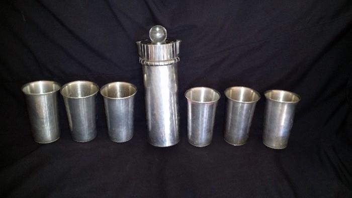 Bunilium shaker W/ matching cups