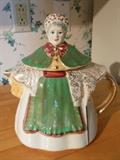 Granny Ann teapot with gold filigree