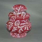 Fabulous Antique Fenton Daisy and Fern apothecary jar.
Condition: Very Good
Shipping: Yes
Size: 8"