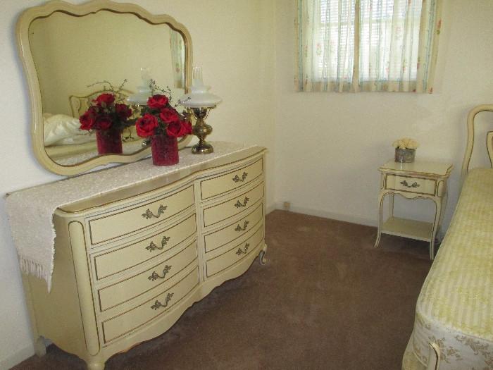 Cute Dixie Furniture. Great repurposing project or leave as is.