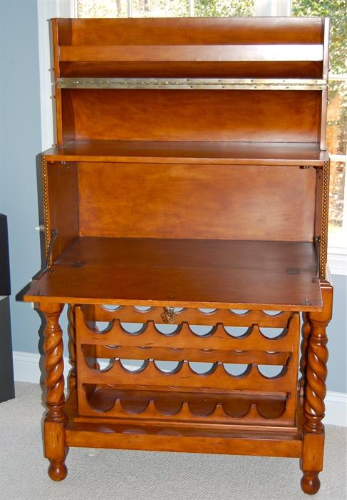 BEAUTIFUL WINE BAR.  IT CLOSES UP