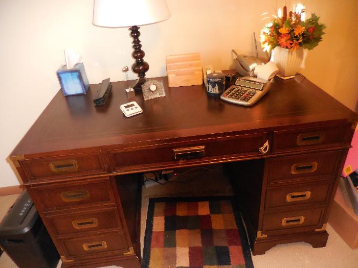 Nice Hekman Mahogany Desk with Leather Top