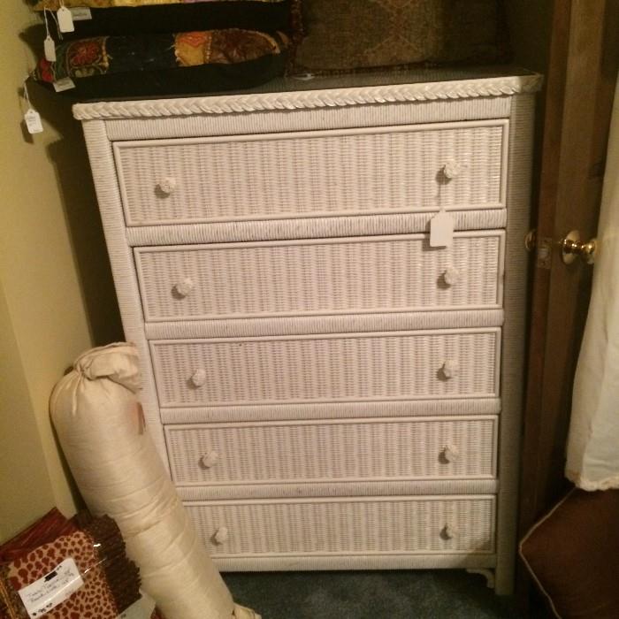                  White wicker 5-drawer chest