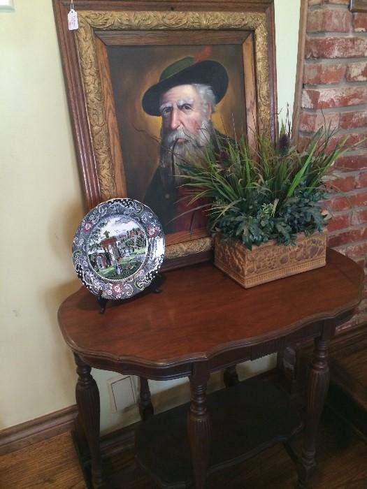      Framed art, side table, & other decorative pieces