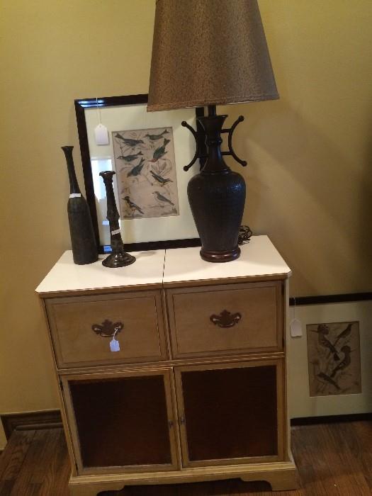            Storage cabinet; 1 or 2 matching lamps