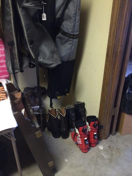                  Ski boots & other sporting items