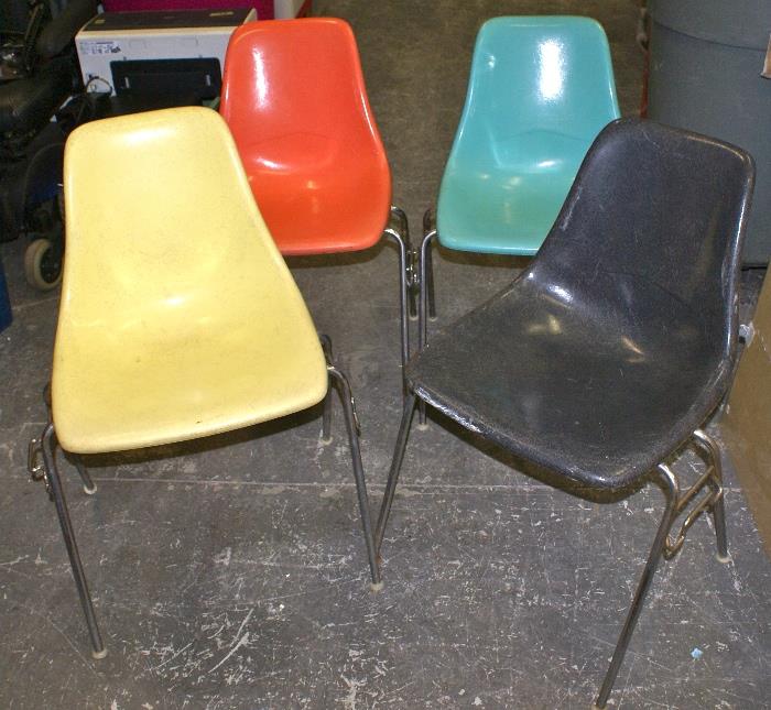 4 Mid-Century Modern Retro Fiberglas Shell Chairs  