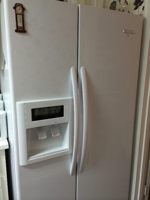 Like-new KitchenAid refrigerator (great condition)