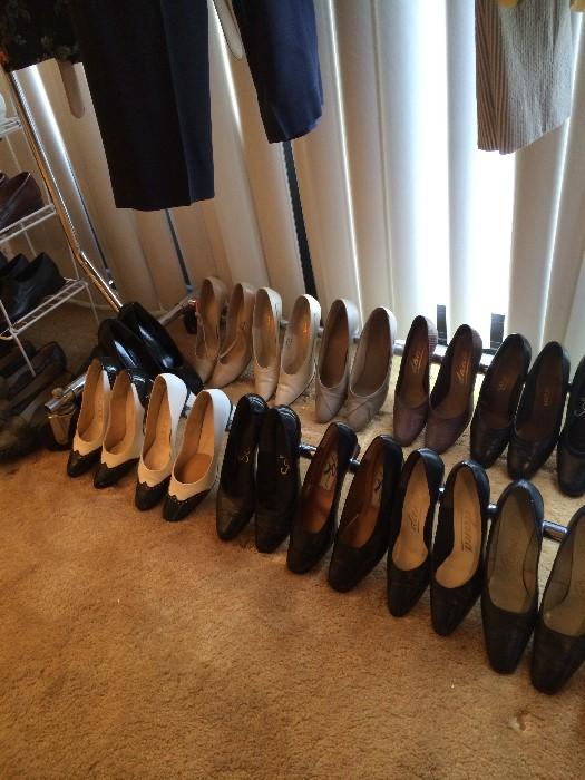 Many women's shoes