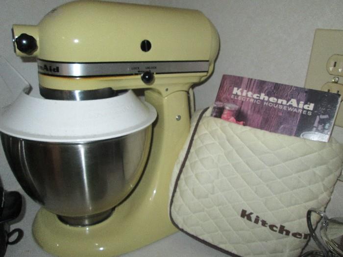 Kitchen Aid mixer with cover & manual