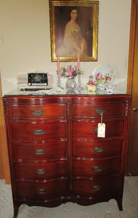 Vintage Serpentine mahogany 8 drawer chest