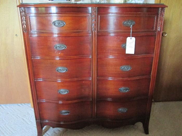 Vintage Serpentine mahogany 8-drawer chest