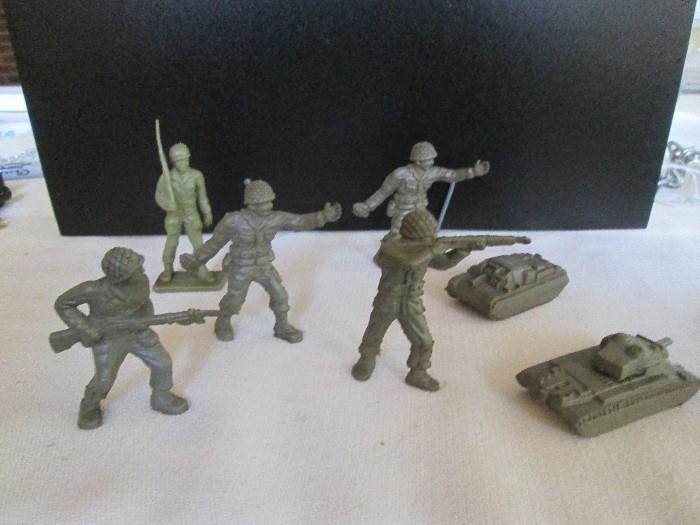 vintage Lido plastic soldiers
