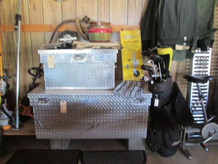 Truck Tool boxes, golf clubs, et
