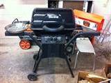 Char broil grill with accessories