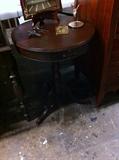 Duncan phyfe drum table