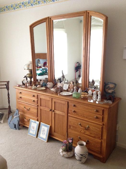 Thomasville dresser with mirror