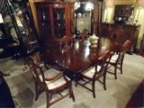 DREXEL MAHOGANY DINING TABLE WITH 6 CHAIRS