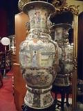 HUGE CHINESE PORCELAIN PALACE URN