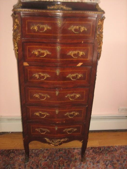 DEEP MAHOGANY WITH BEAUTIFUL DETAIL AND MARBLE TOP. 6 CHEST OF DRAWERS. VERY INTRICATE! $425