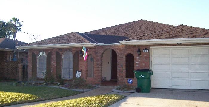 Nice clean home in good Metairie neighborhood. Lady has passed away, and heirs say "SELL."