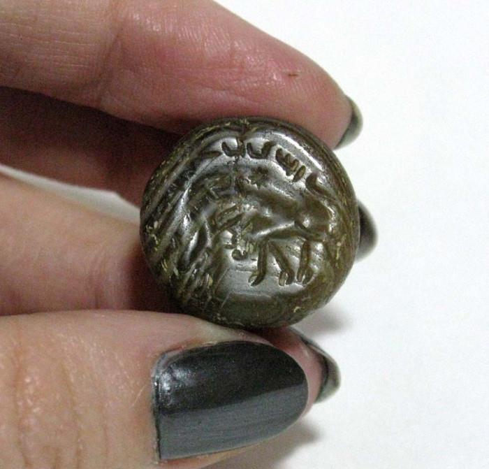 Syrian Animal Imagery Glass Seal, 2nd Century B.C.