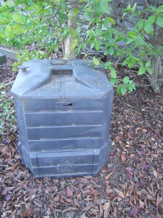 Compost Bin for your Garden Recycling and Home Food Recycling.