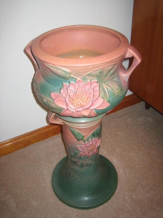 Roseville 633-8" Pedestal vase with waterlily art