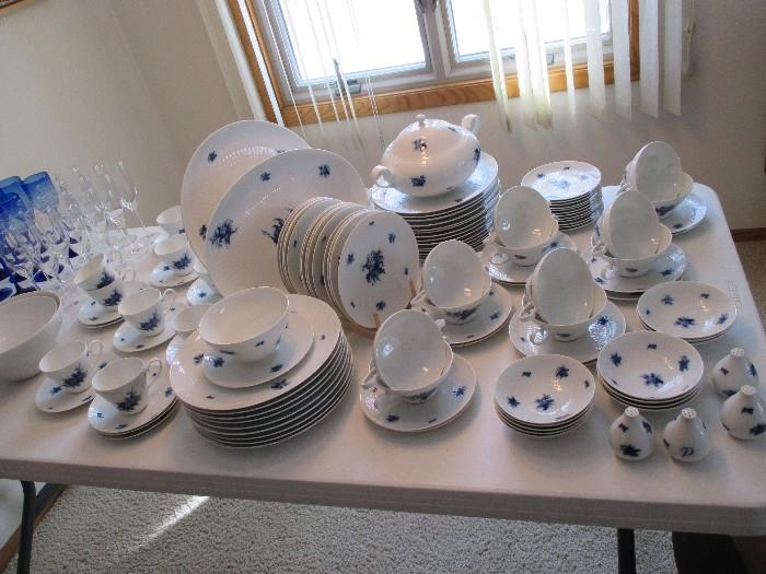 Huge set of Rosenthal "Romanze in Blau" china.